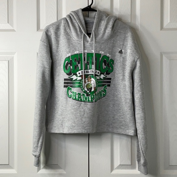 NBA Boston Celtics 2024 Champions Womens Cropped Hooded Sweatshirt Size L - Picture 1 of 7